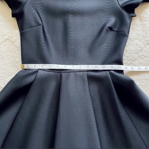 Ted Baker Melisse Snake Neoprene Short Sleeve Mini Dress Black Ted Sz 2 US Sz 6 - Picture 5 of 16